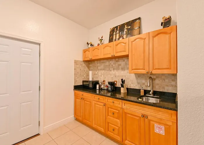 Paradise In Brandon With Luxurious 6 Person Spa