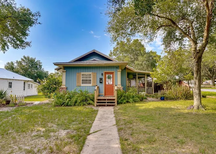 Lake Wales Vacation Rental W/ Screened-In Porch!