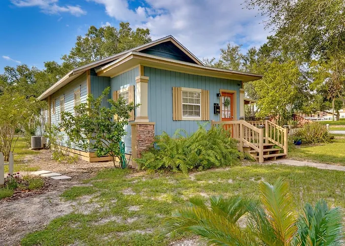 Lake Wales Vacation Rental W/ Screened-In Porch!